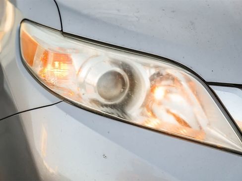 Used 2013 Toyota Sienna XLE image 4