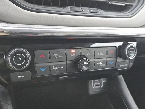 Used 2022 Jeep Compass Limited image 34