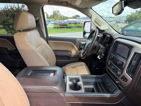 Used 2018 GMC Sierra 2500 Denali w/ Duramax Plus Package AWD/4WD image 33