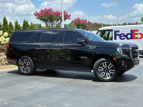 Used 2023 GMC Yukon XL AT4 w/ AT4 Premium Plus Package AWD/4WD image 3