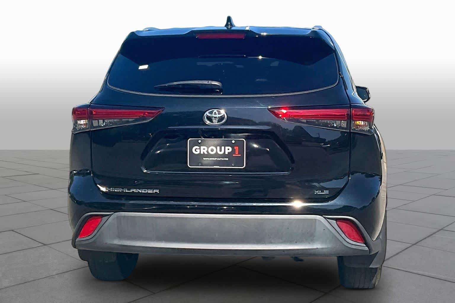 Used 2023 Toyota Highlander XLE FWD image 5