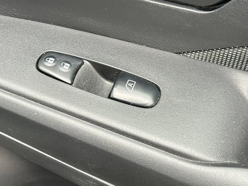 Used 2018 Nissan Kicks S image 21