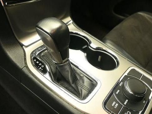 Used 2020 Jeep Grand Cherokee Altitude AWD/4WD image 18