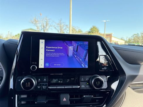 Used 2024 Toyota Highlander XSE image 20