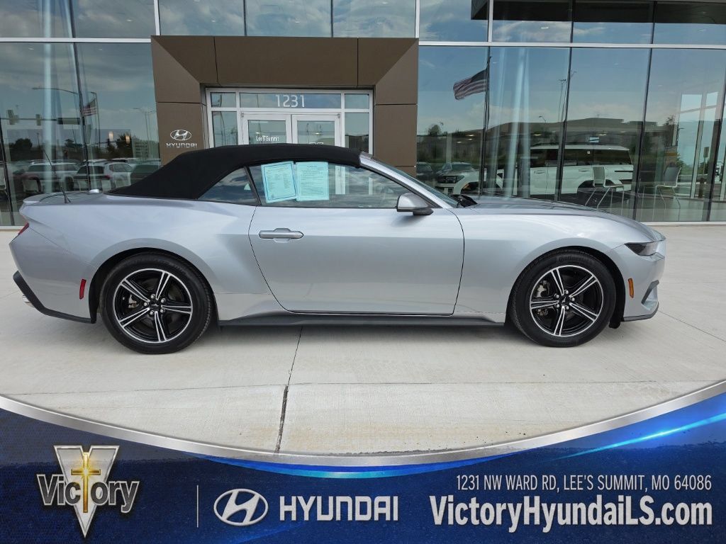 Used 2025 Ford Mustang Premium RWD image 6