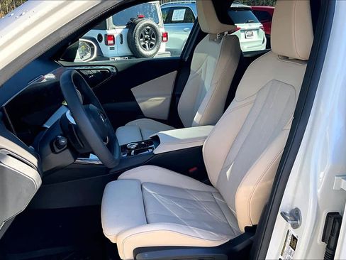 Certified 2025 BMW X3 xDrive30i image 7