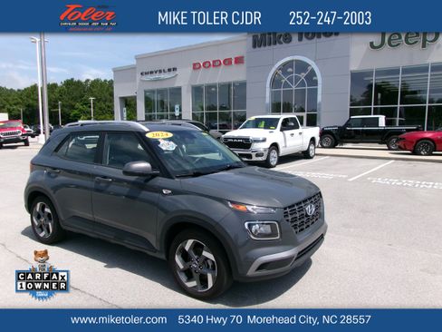 Used 2024 Hyundai Venue SEL FWD image 1