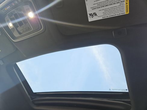 Used 2022 GMC Sierra 1500 SLT w/ SLT Premium Plus Package image 9