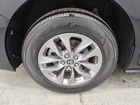 Used 2024 Toyota Sienna LE image 8