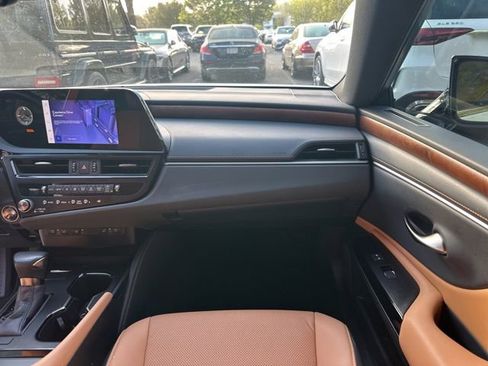Used 2024 Lexus ES 350 w/ Premium Package image 17