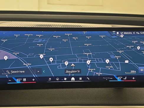 Used 2025 BMW iX xDrive50 image 19