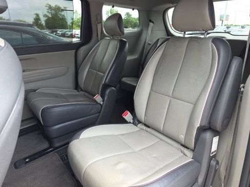 Used 2017 Kia Sedona LX w/ LX Essentials Premium Package FWD image 7