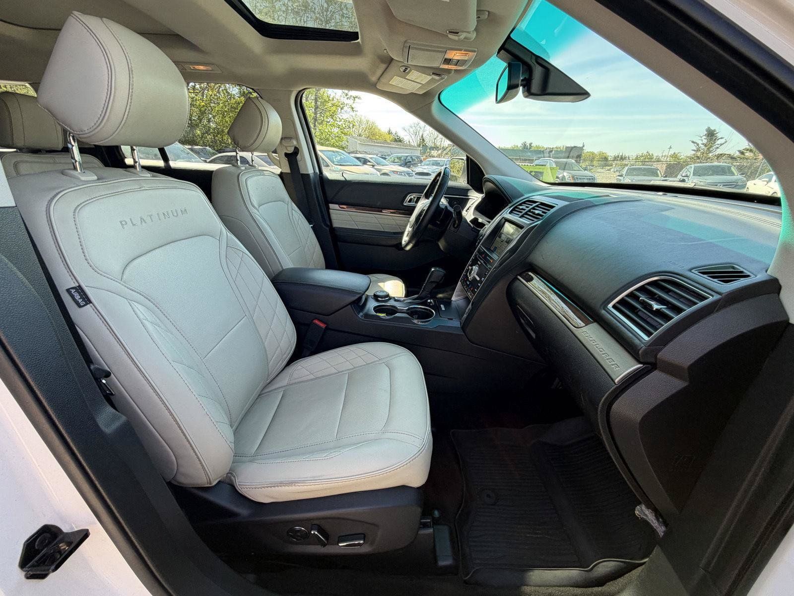 Used 2017 Ford Explorer Platinum AWD/4WD image 30