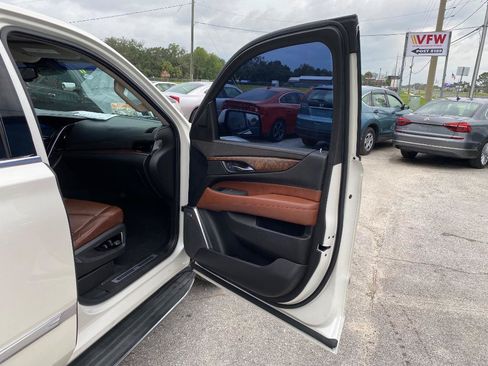 Used 2015 Cadillac Escalade Luxury RWD image 21