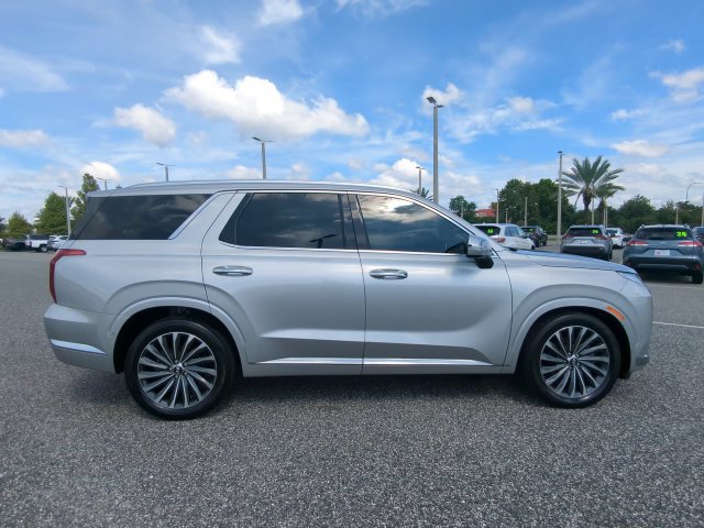 Used 2024 Hyundai Palisade Calligraphy FWD image 3