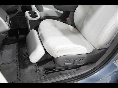 Certified 2024 Hyundai Ioniq 5 Limited AWD/4WD image 6
