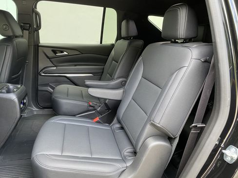 Used 2025 Chevrolet Traverse LT w/ Midnight/Sport Edition FWD image 37