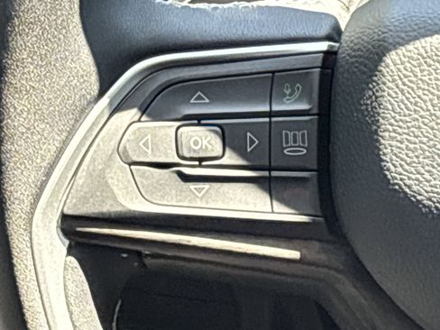 Used 2024 Jeep Grand Cherokee Limited w/ Black Appearance Package image 21