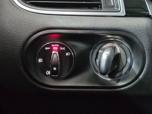 Used 2018 Porsche Macan S image 22