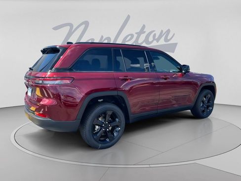 New 2025 Jeep Grand Cherokee Altitude AWD/4WD image 8