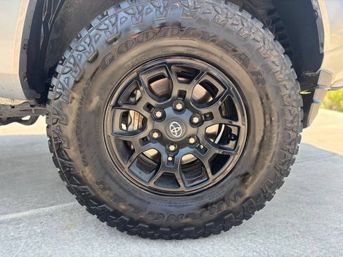 Used 2022 Toyota Tacoma SR5 AWD/4WD image 10