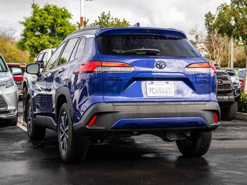 Certified 2022 Toyota Corolla Cross XLE image 7