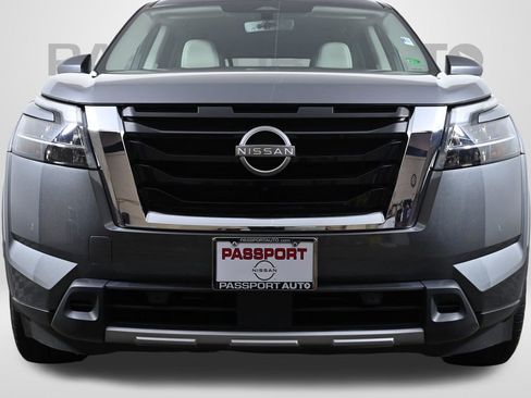 Certified 2024 Nissan Pathfinder SL image 2