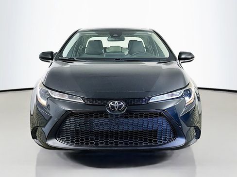 Used 2020 Toyota Corolla LE image 2