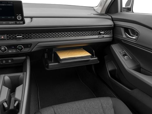 Certified 2025 Honda Accord SE image 29