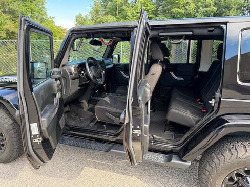 Used 2017 Jeep Wrangler Unlimited Sahara w/ Max Tow Package AWD/4WD image 28