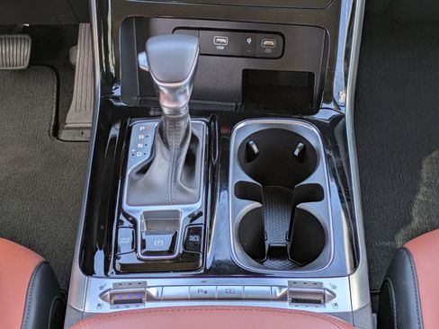 Certified 2023 Kia Carnival SX FWD image 18