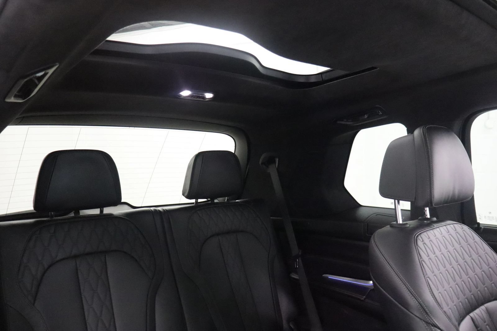 Used 2020 BMW X7 M50i AWD/4WD image 28
