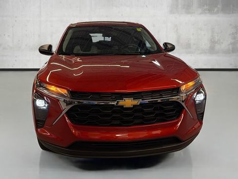 Used 2024 Chevrolet Trax LS image 2