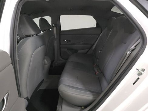 Used 2022 Hyundai Elantra SE FWD image 15