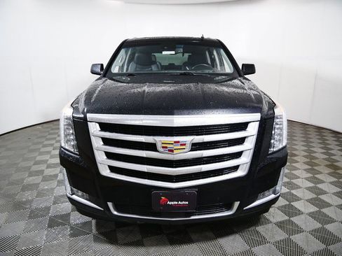 Used 2015 Cadillac Escalade Luxury image 3