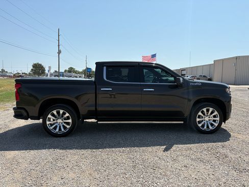 Used 2021 Chevrolet Silverado 1500 High Country w/ Technology Package AWD/4WD image 4