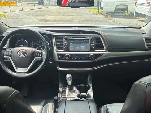Used 2016 Toyota Highlander XLE AWD/4WD image 27
