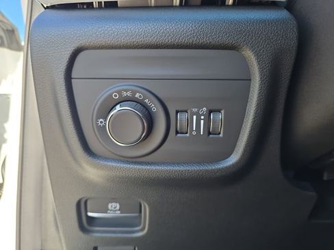 New 2025 Jeep Grand Cherokee Altitude image 22