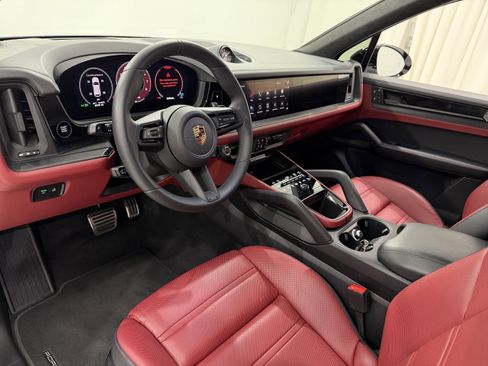 Certified 2025 Porsche Cayenne GTS image 27