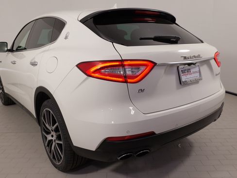 Used 2018 Maserati Levante image 13