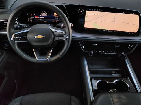 Used 2025 Chevrolet Suburban LS image 27