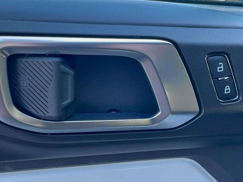 Used 2025 Ford Bronco Badlands w/ Sasquatch Package image 11