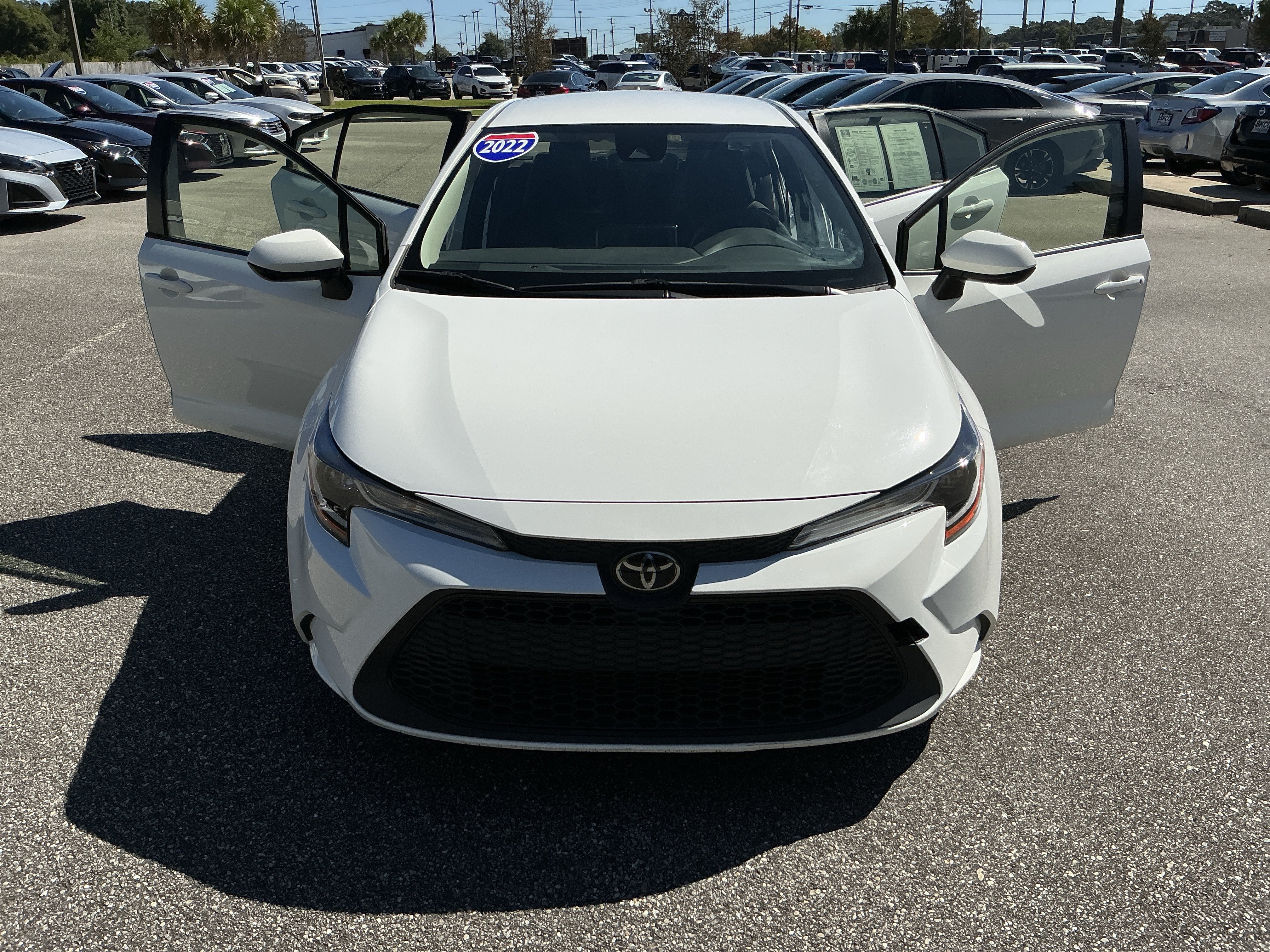 Used 2022 Toyota Corolla LE FWD image 5