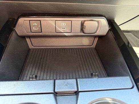 Used 2024 Toyota Prius XLE image 37