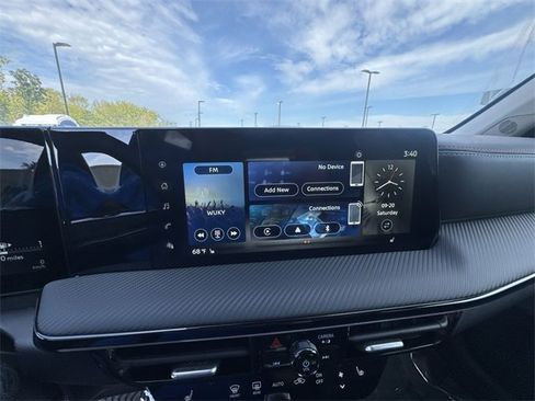 New 2025 Nissan Kicks SR w/ SR Premium Package image 16