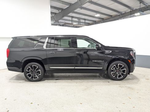 Used 2023 GMC Yukon XL Denali w/ Advanced Technology Package AWD/4WD image 2