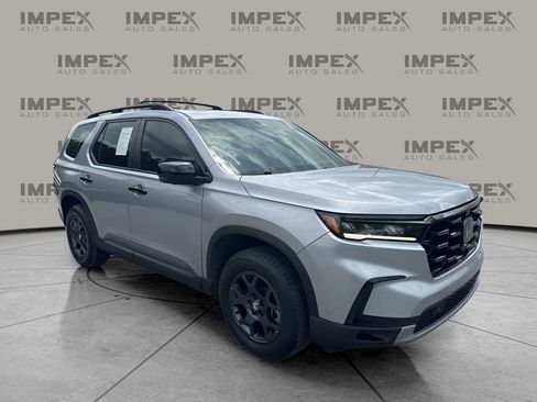 Used 2025 Honda Pilot TrailSport image 7