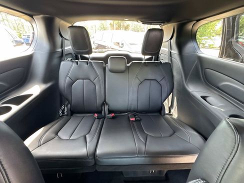New 2025 Chrysler Pacifica Select FWD image 13