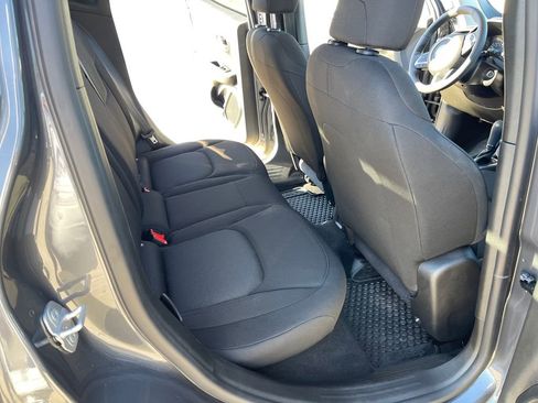 Used 2023 Jeep Renegade Latitude image 19