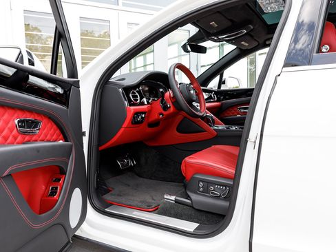 Certified 2023 Bentley Bentayga AWD/4WD image 27